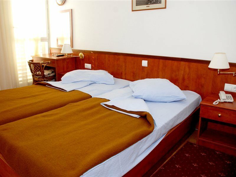 Hotel Aurora Podgora Esterno foto